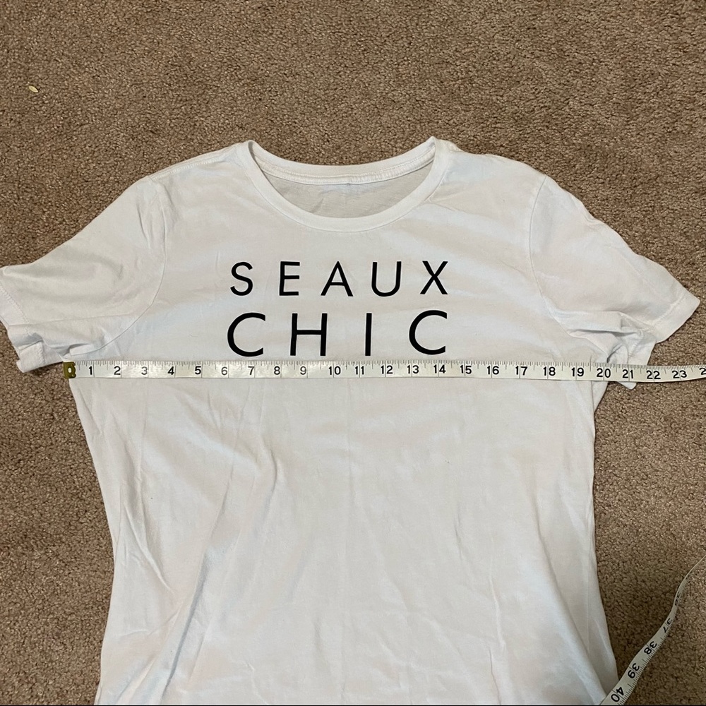 New Orleans 'Seaux Chic’ Graphic Tee - Picture 4 of 4